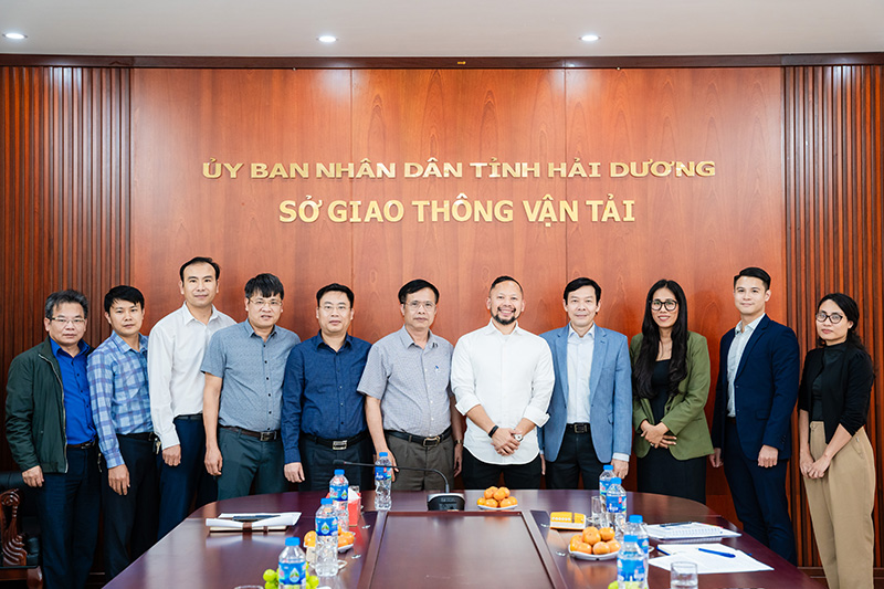The official handover of the guide to the Vietnamese government took place with AIP Foundation and FIA Foundation Child & Youth Director, Atsani Ariobowo.